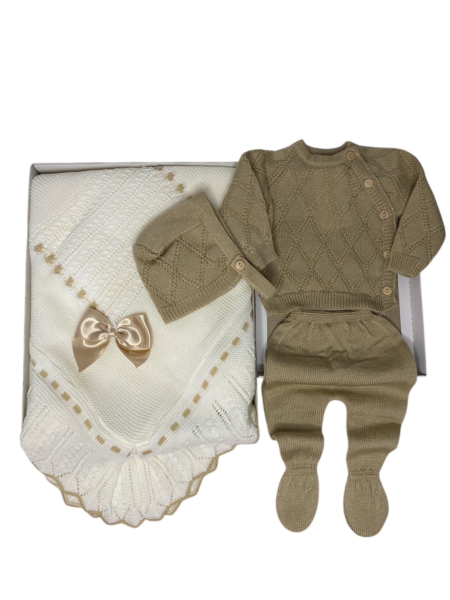 Conjunto de hilo, botones de madera, cierre lateral. Camel