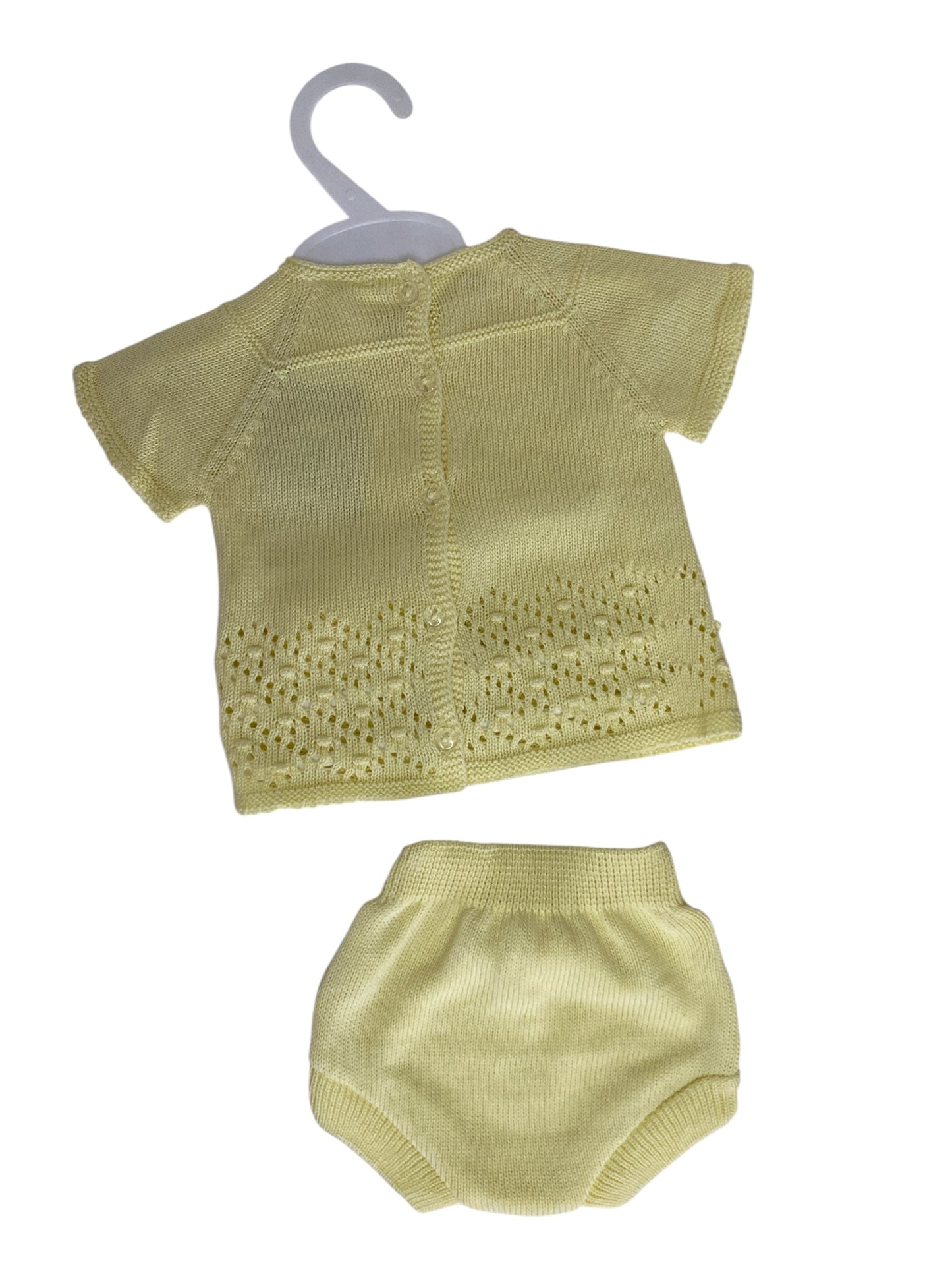 Conjunto de hilo amarillo con lazo.