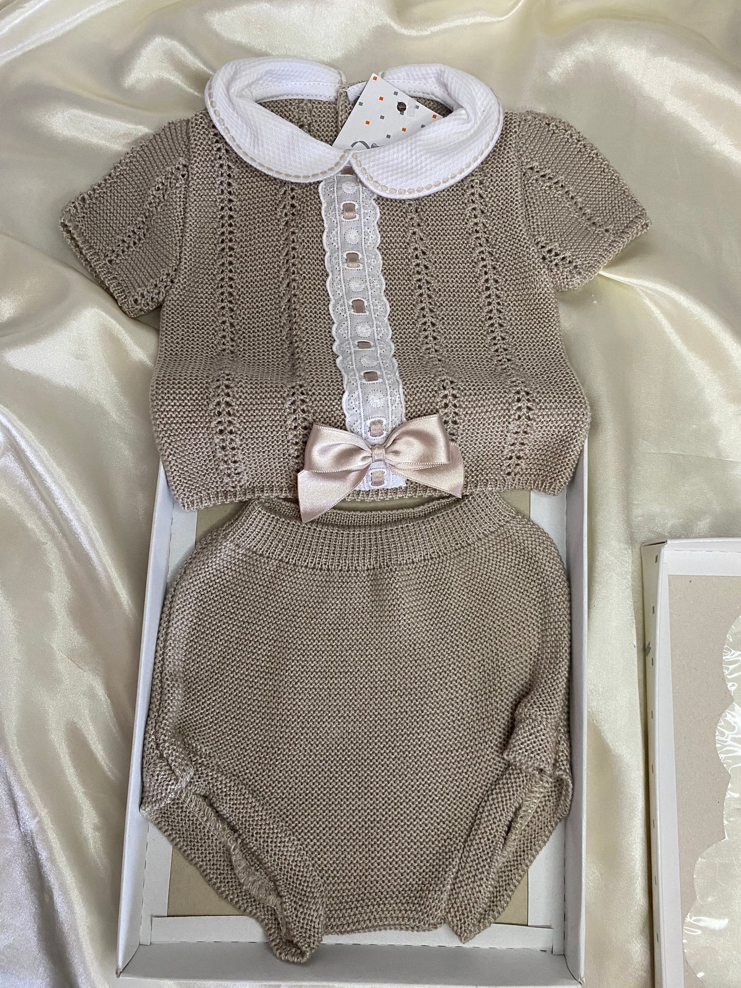 CONJUNTO DE HILO BEBÉ TALLA 6 MESES