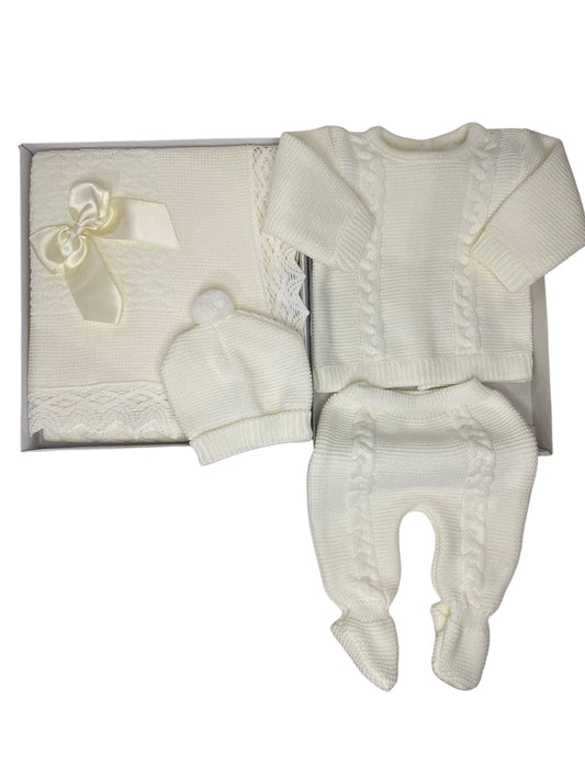 Toquilla con encaje más traje a juego. Beige. Recién nacido. Talla única. Invierno