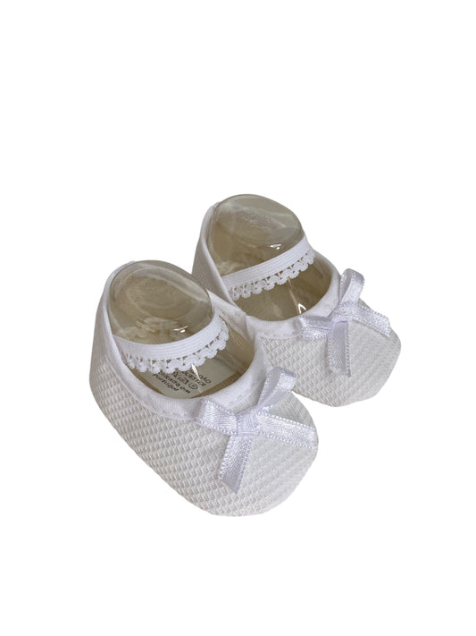 Zapatitos para bebe recién nacida. Estilo clásico