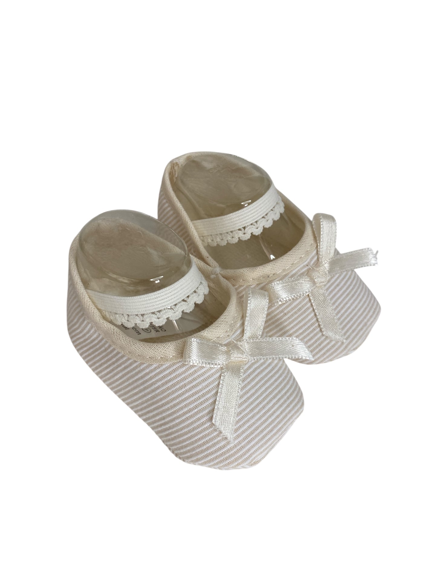 Zapatitos para bebe recién nacida. Estilo clásico